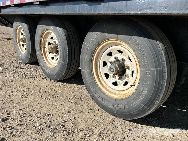 PJ Trailers Trailers 26 ft Tri/A Gooseneck Equipment  Auto pārvadāšanas treileri