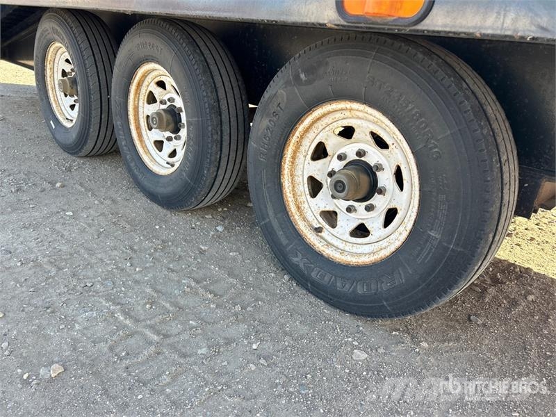 PJ Trailers Trailers 26 ft Tri/A Gooseneck Equipment  Auto pārvadāšanas treileri