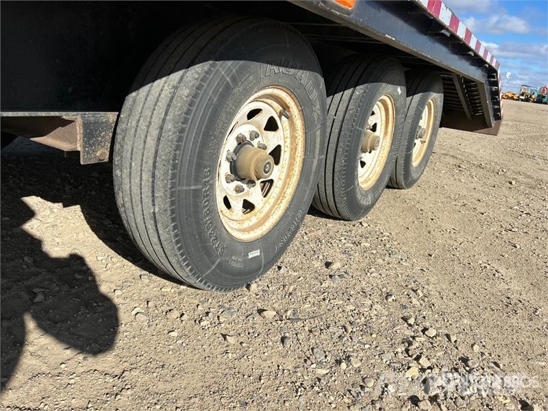 PJ Trailers Trailers 26 ft Tri/A Gooseneck Equipment  Auto pārvadāšanas treileri