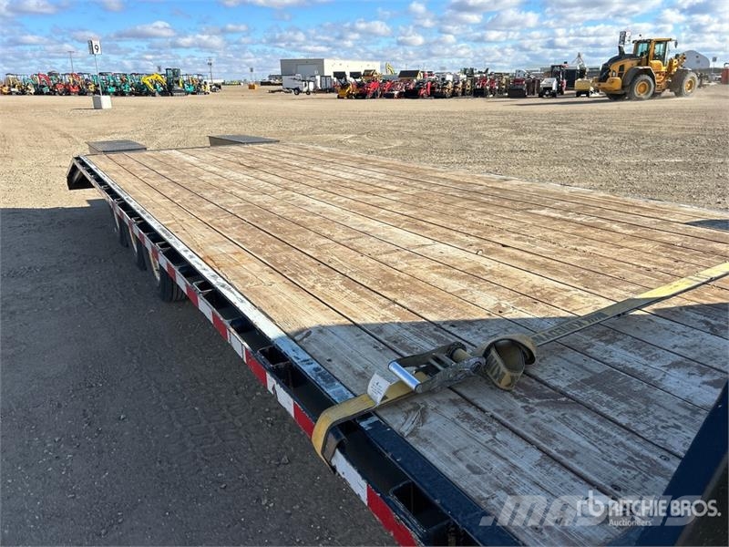 PJ Trailers Trailers 26 ft Tri/A Gooseneck Equipment  Auto pārvadāšanas treileri