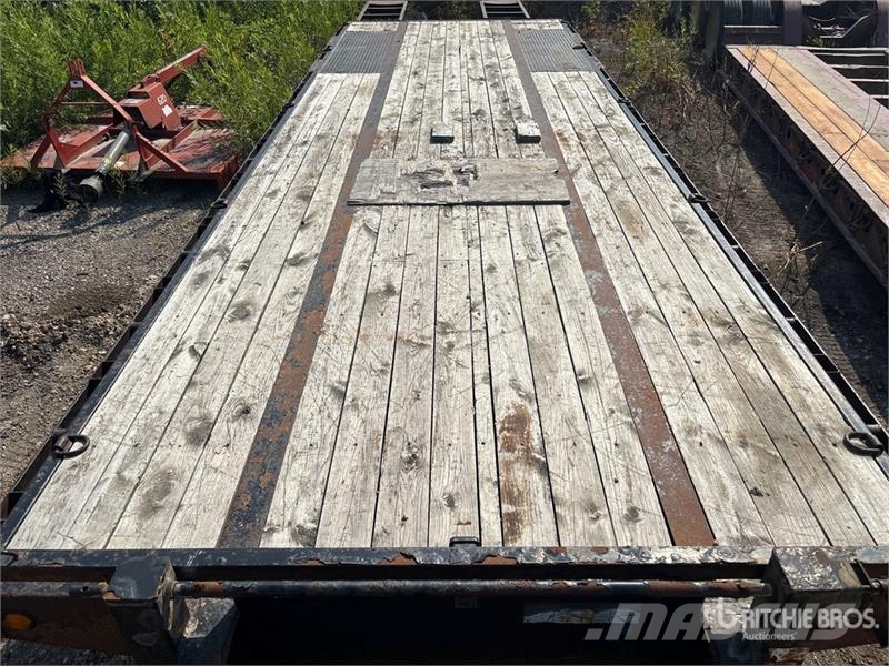PJ Trailers Trailers 30 ft T/A Equipment Trailer Remolques para transporte de vehículos
