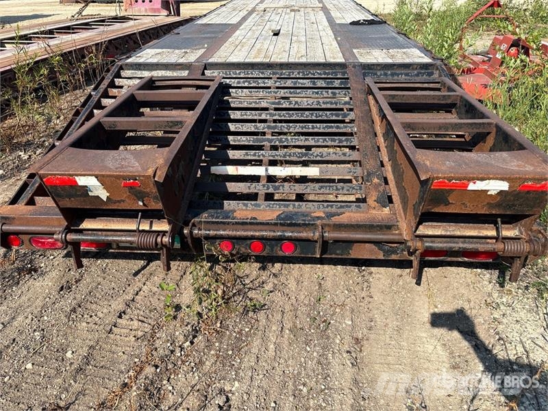 PJ Trailers Trailers 30 ft T/A Equipment Trailer Remolques para transporte de vehículos