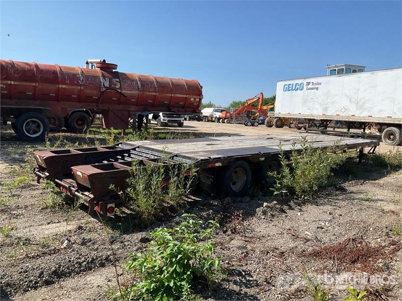 PJ Trailers Trailers 30 ft T/A Equipment Trailer Remolques para transporte de vehículos