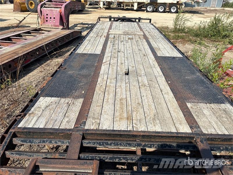 PJ Trailers Trailers 30 ft T/A Equipment Trailer Remolques para transporte de vehículos