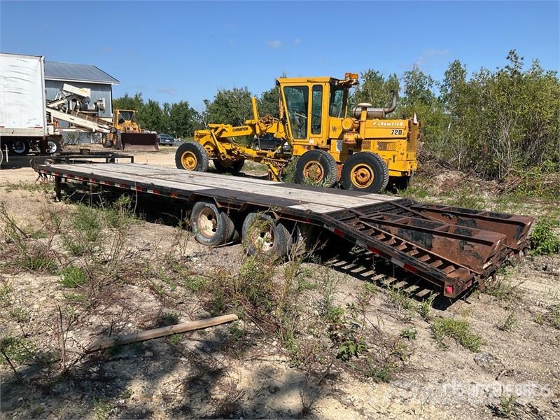 PJ Trailers Trailers 30 ft T/A Equipment Trailer Remolques para transporte de vehículos