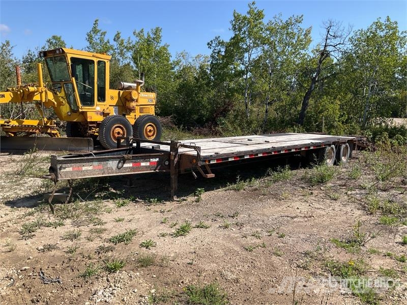 PJ Trailers Trailers 30 ft T/A Equipment Trailer Remolques para transporte de vehículos