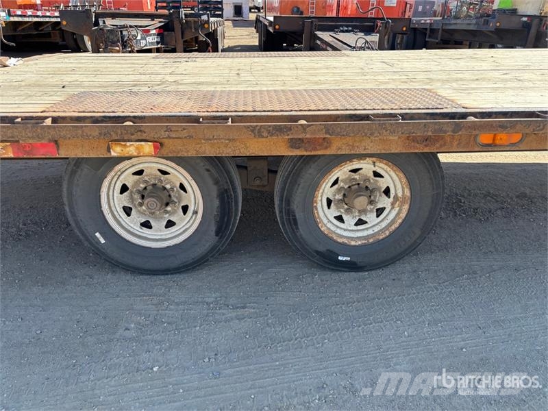 PJ Trailers Trailers F8262 26 ft T/A Equipment Traile Autotreilerid