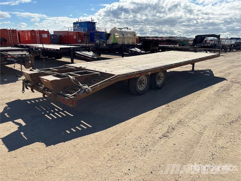 PJ Trailers Trailers F8262 26 ft T/A Equipment Traile Autotreilerid