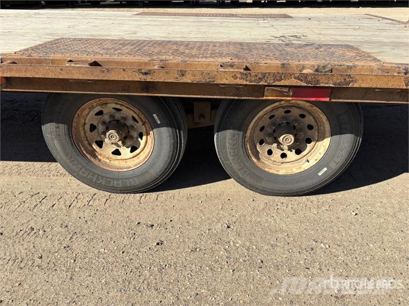 PJ Trailers Trailers F8262 26 ft T/A Equipment Traile Autotreilerid