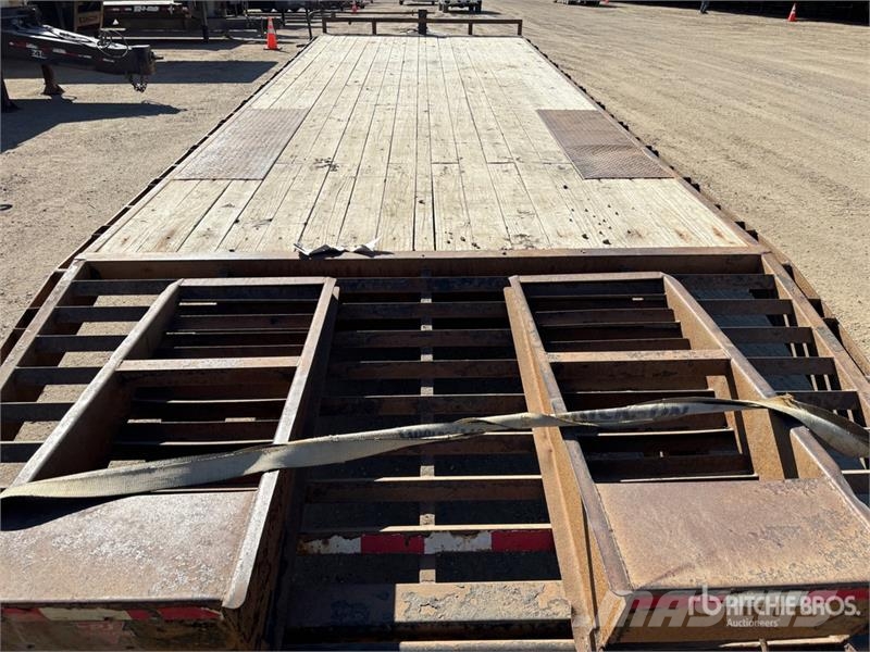 PJ Trailers Trailers F8262 26 ft T/A Equipment Traile Autotreilerid