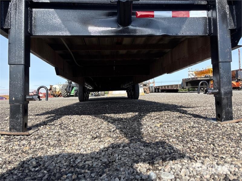 PJ Trailers Trailers Tri/A Gooseneck Flatbed Trailer Platformas/izkraušana no sāniem