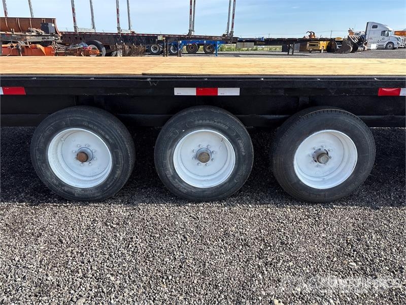 PJ Trailers Trailers Tri/A Gooseneck Flatbed Trailer Platformas/izkraušana no sāniem