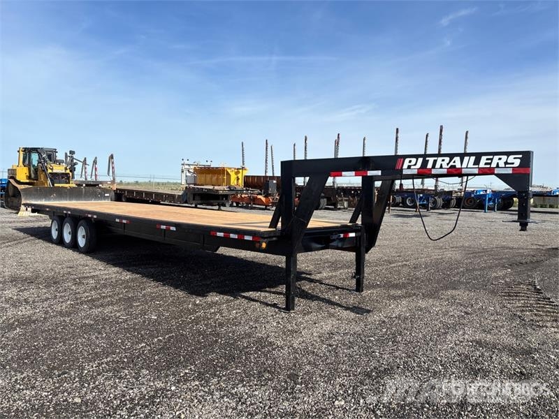 PJ Trailers Trailers Tri/A Gooseneck Flatbed Trailer Platformas/izkraušana no sāniem