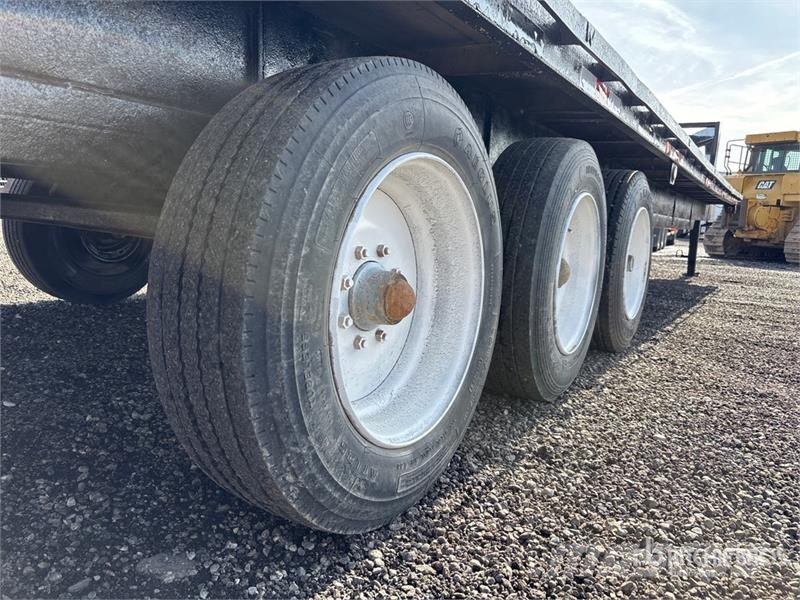 PJ Trailers Trailers Tri/A Gooseneck Flatbed Trailer Platformas/izkraušana no sāniem