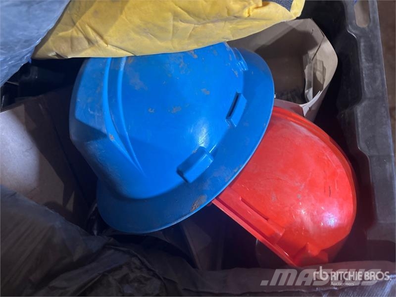 Plastic Bins, Hard Hats, Spill Kits Drugi deli