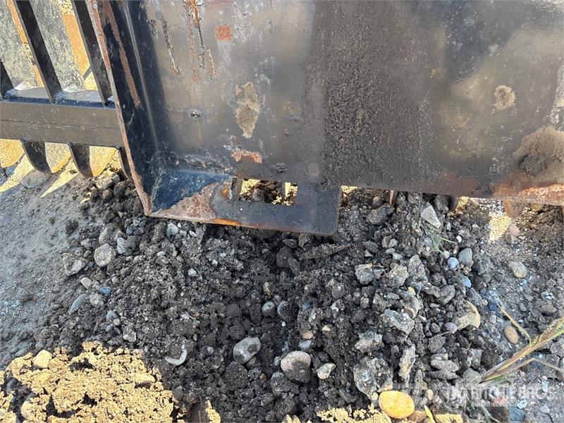 Pointer 72 in Skid Steer Screening Bucket Sõelumiskopad