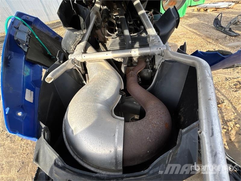 Polaris 550 Indy Voyageur Snowmobile (Inoperable) Schneemobile