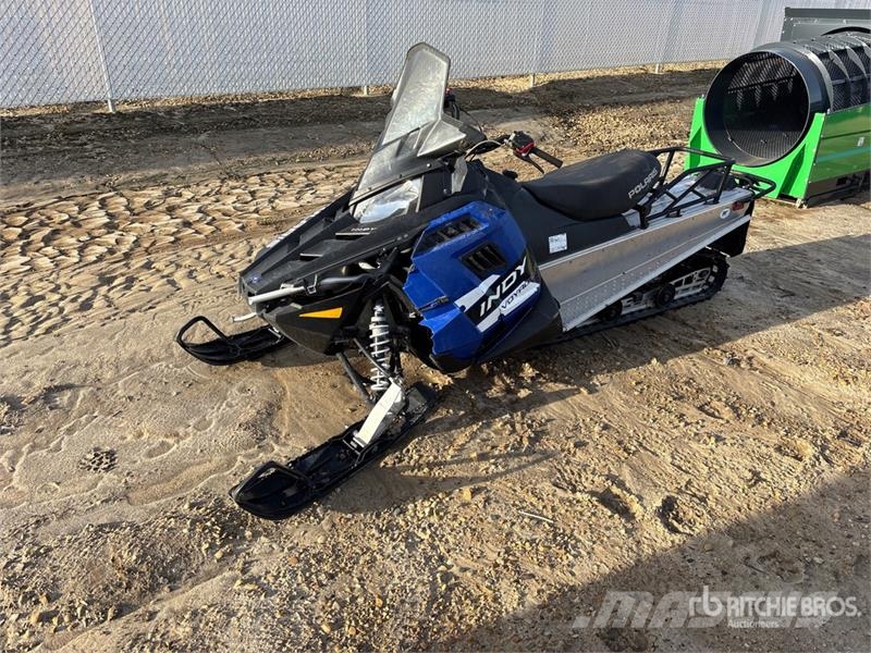 Polaris 550 Indy Voyageur Snowmobile (Inoperable) Schneemobile