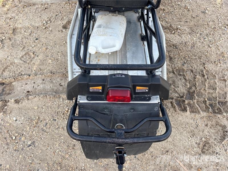Polaris 550 IQ Snowmobile (Inoperable) 雪地摩托车