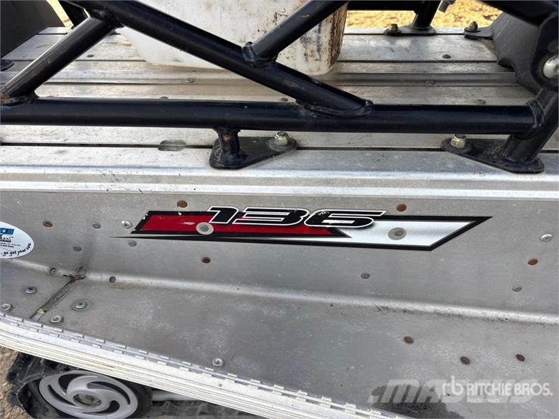 Polaris 550 IQ Snowmobile (Inoperable) 雪地摩托车