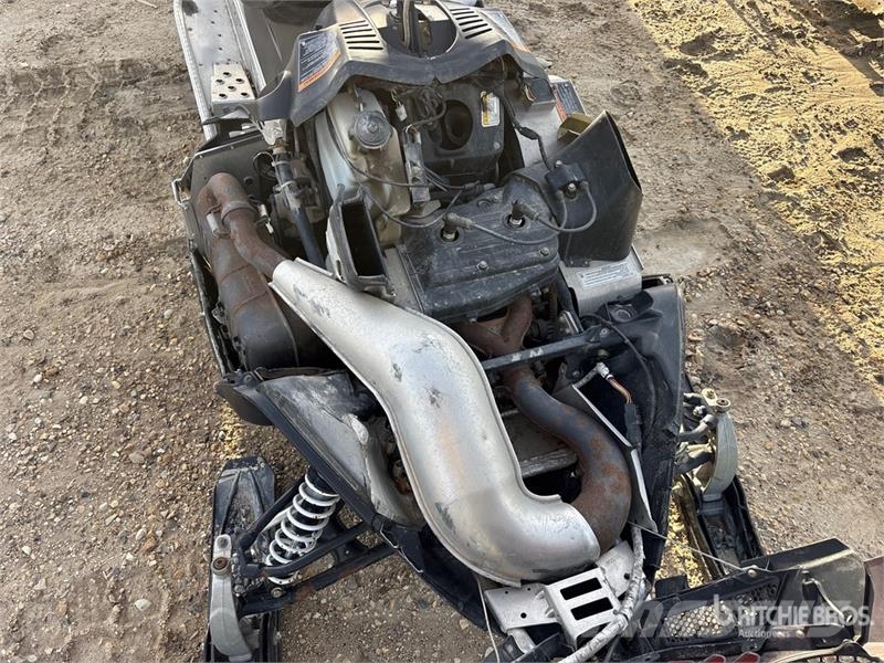 Polaris 550 IQ Snowmobile (Inoperable) 雪地摩托车