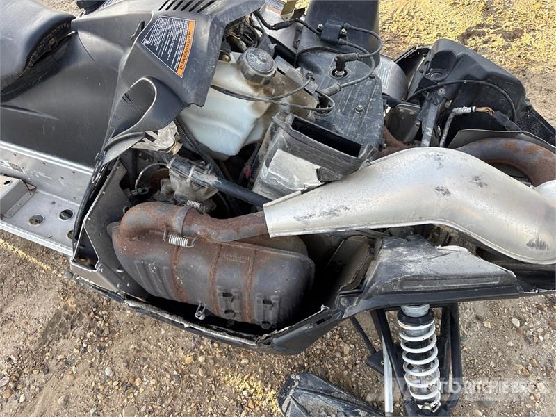 Polaris 550 IQ Snowmobile (Inoperable) 雪地摩托车