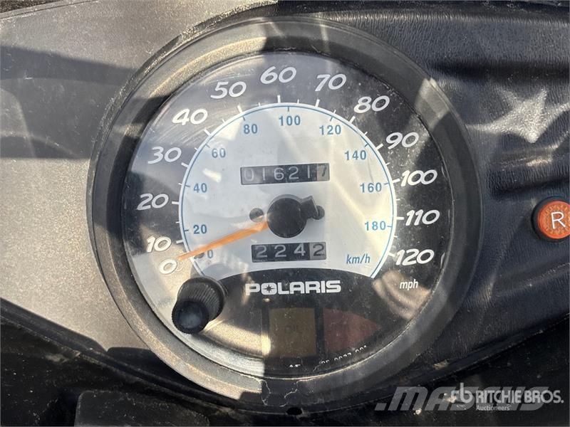 Polaris 550 IQ Snowmobile (Inoperable) 雪地摩托车