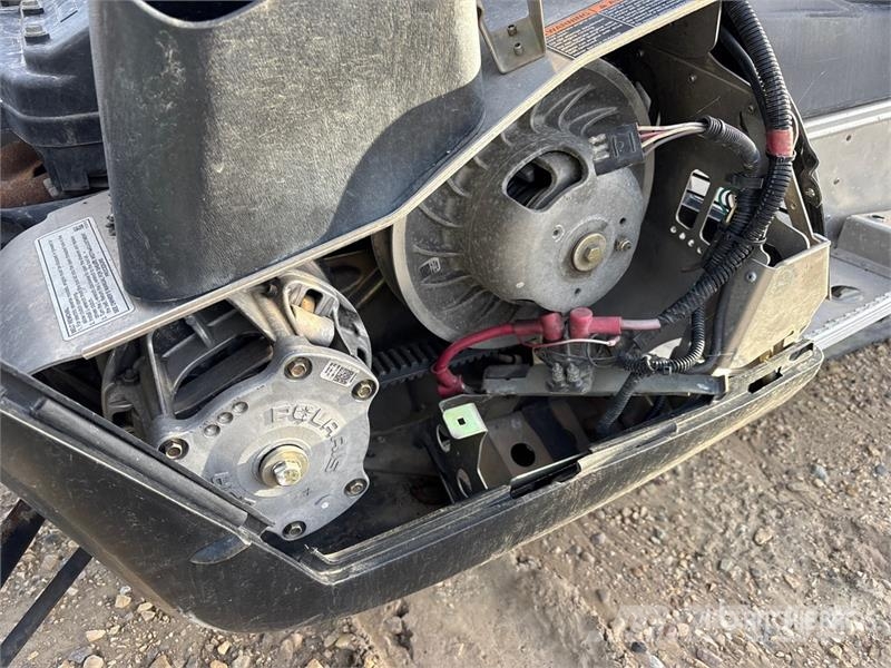 Polaris 550 IQ Snowmobile (Inoperable) 雪地摩托车
