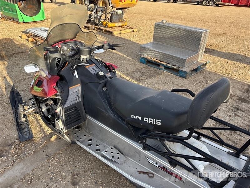 Polaris 550 IQ Snowmobile (Inoperable) 雪地摩托车