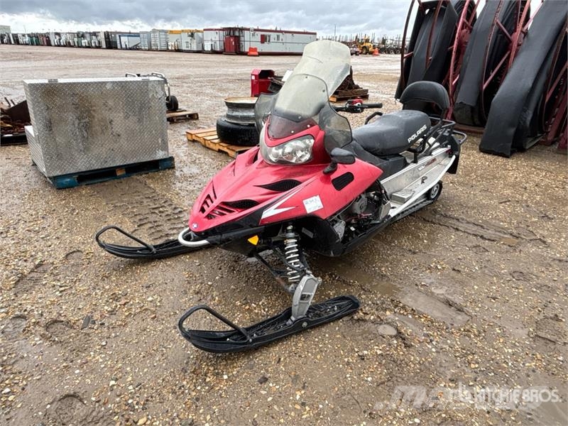 Polaris 550 IQ Snowmobile (Inoperable) Schneemobile