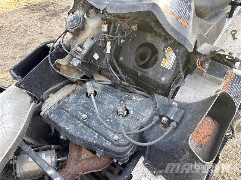 Polaris 550 IQ Snowmobile (Inoperable) 雪地摩托车