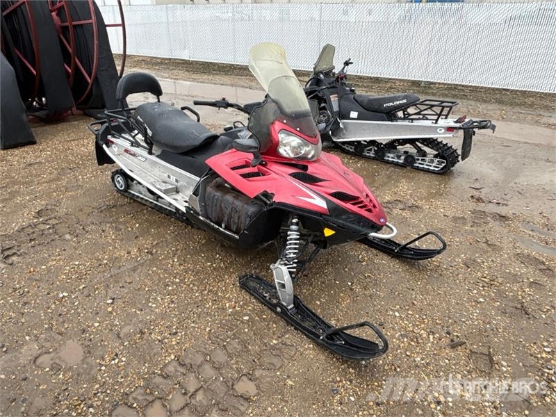Polaris 550 IQ Snowmobile (Inoperable) Schneemobile