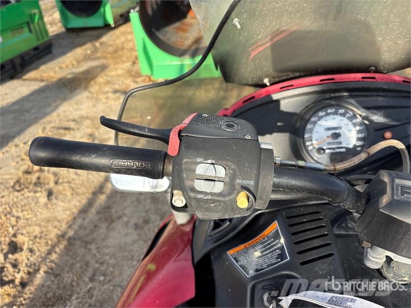 Polaris 550 IQ Snowmobile (Inoperable) 雪地摩托车