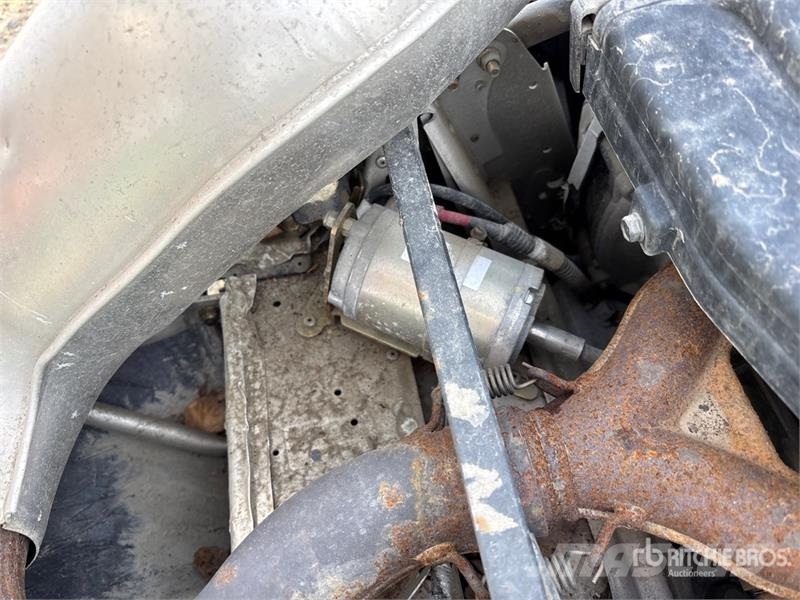 Polaris 550 IQ Snowmobile (Inoperable) 雪地摩托车