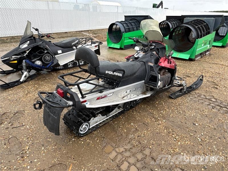 Polaris 550 IQ Snowmobile (Inoperable) Schneemobile