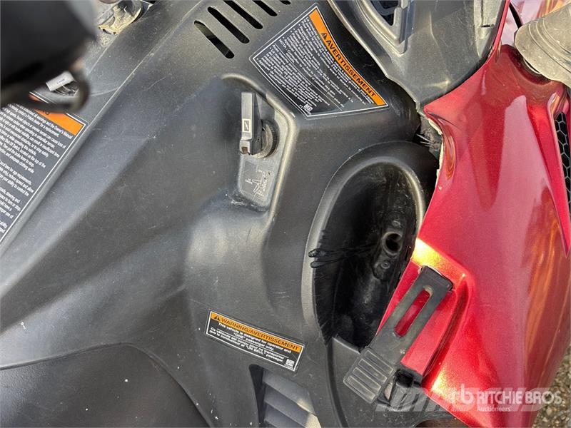 Polaris 550 IQ Snowmobile (Inoperable) 雪地摩托车