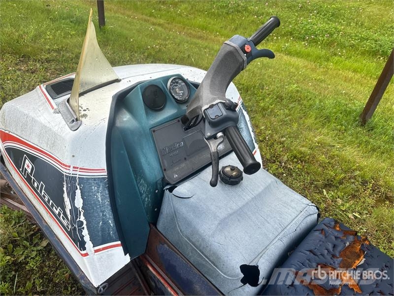 Polaris Electra 440 Snowmobile (Inoperable) كاسحات الجليد