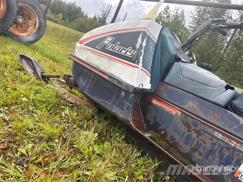 Polaris Electra 440 Snowmobile (Inoperable) كاسحات الجليد