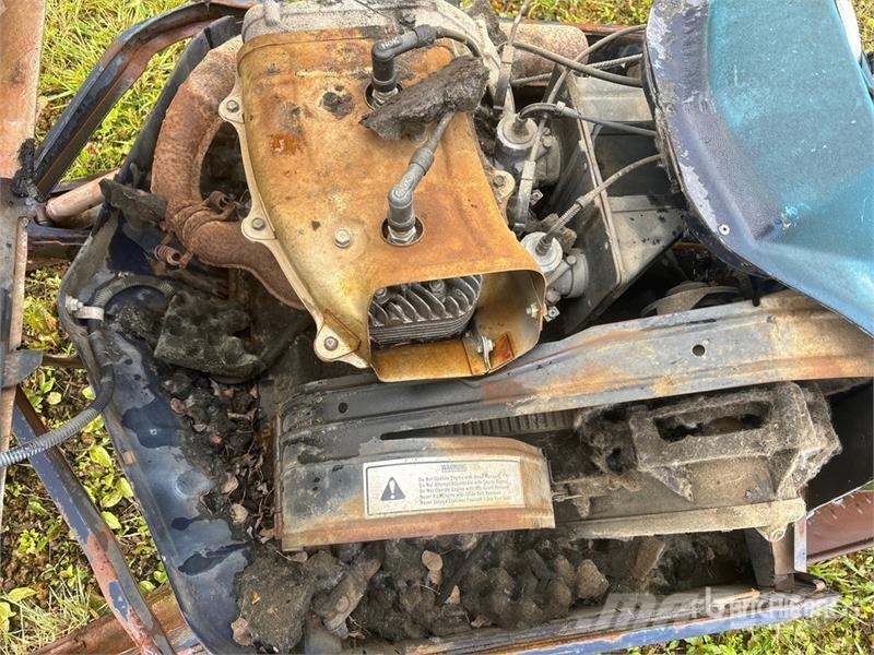 Polaris Electra 440 Snowmobile (Inoperable) كاسحات الجليد