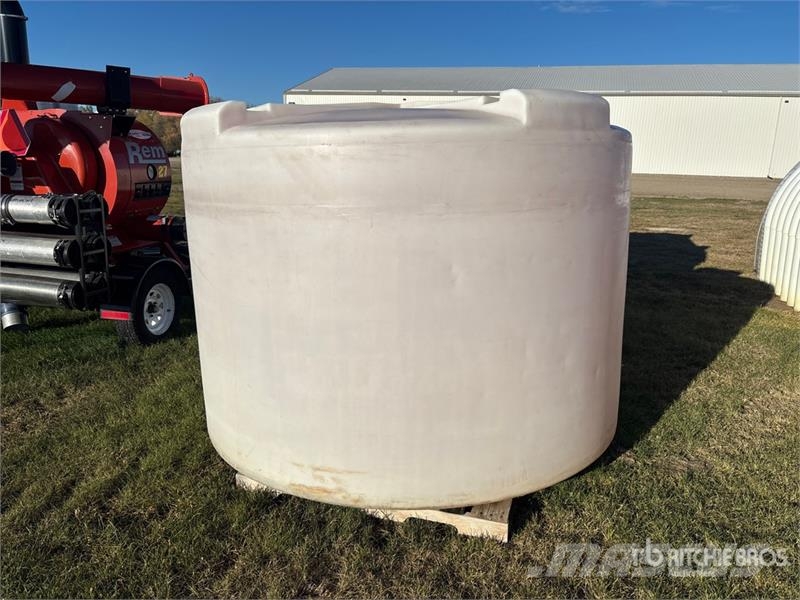 Pool 1200 gal Poly Water Tank Fuel and additive tanks