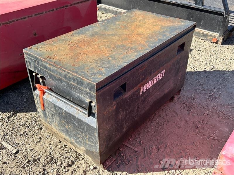  Powerfist 45in x 24in x 24in Tool Box Sonstige Baumaschinen