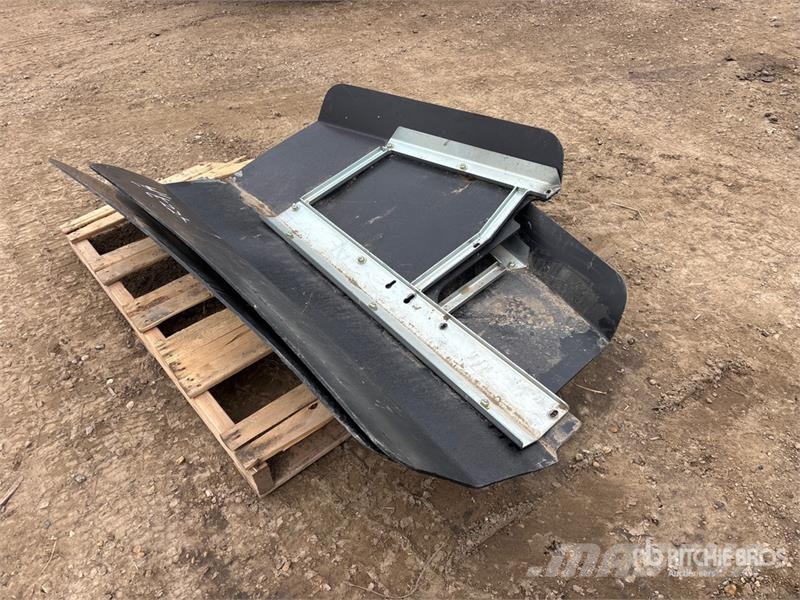 Prinoth Husky Snow Groomer ماكينات زراعية - غير ذلك