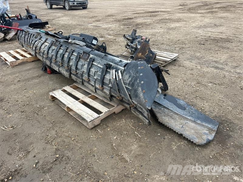Prinoth Husky Snow Groomer ماكينات زراعية - غير ذلك