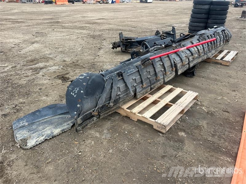 Prinoth Husky Snow Groomer ماكينات زراعية - غير ذلك