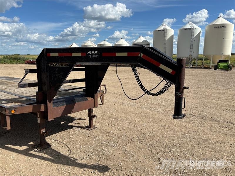 Pro-Trak 28 ft T/A Gooseneck Equipment Trailer Remolques para transporte de vehículos