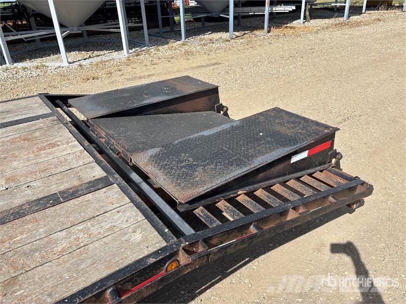 Pro-Trak 28 ft T/A Gooseneck Equipment Trailer Remolques para transporte de vehículos