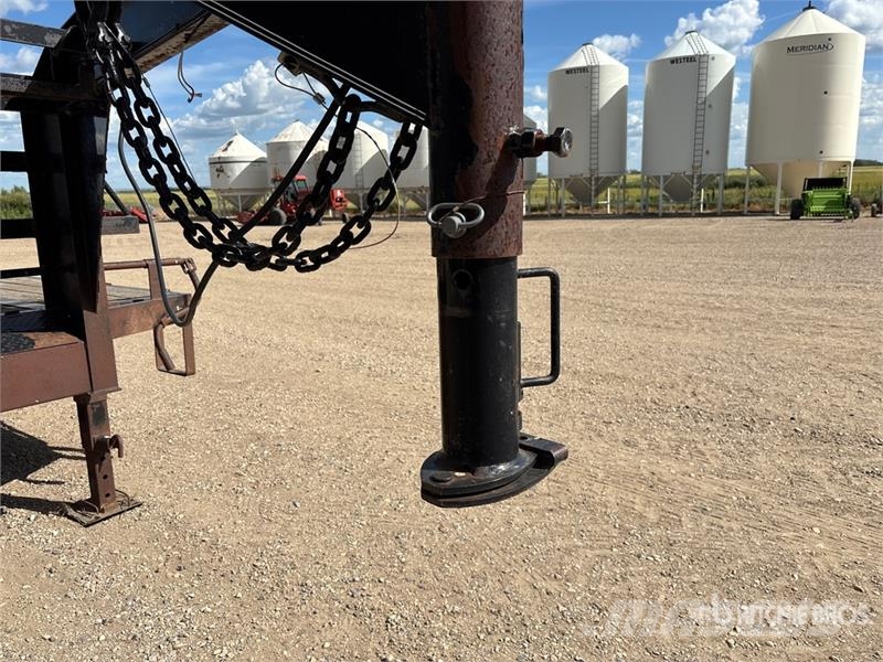 Pro-Trak 28 ft T/A Gooseneck Equipment Trailer Remolques para transporte de vehículos