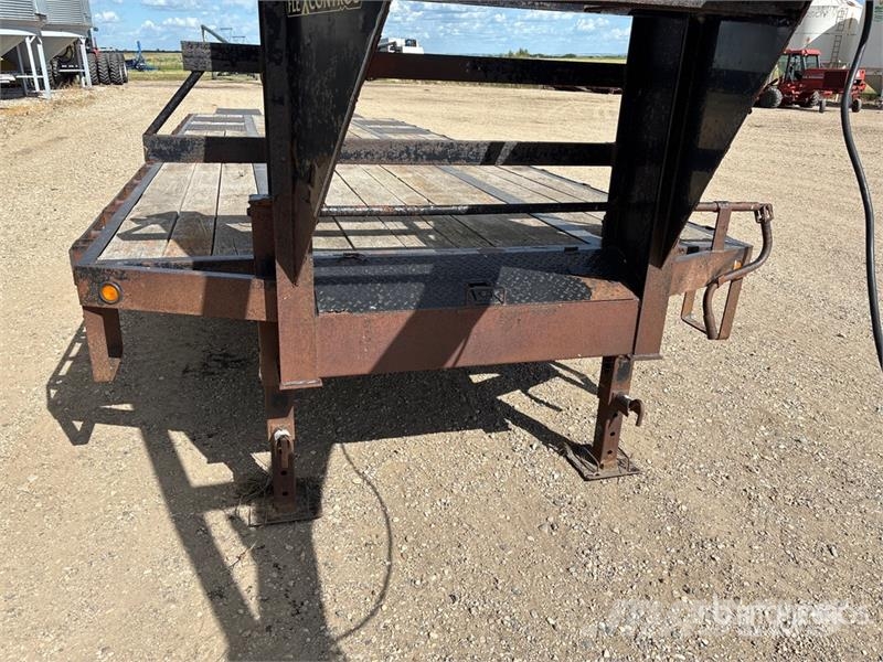 Pro-Trak 28 ft T/A Gooseneck Equipment Trailer Remolques para transporte de vehículos