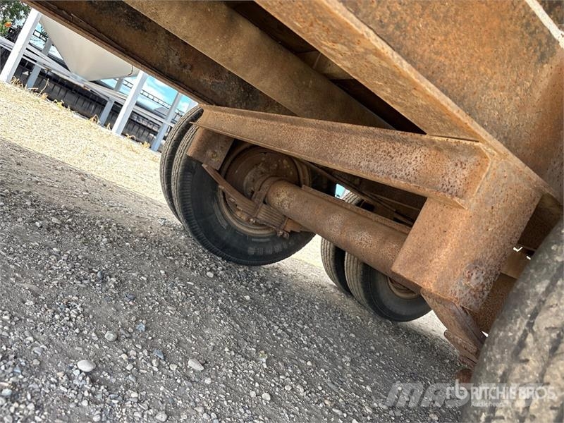 Pro-Trak 28 ft T/A Gooseneck Equipment Trailer Remolques para transporte de vehículos