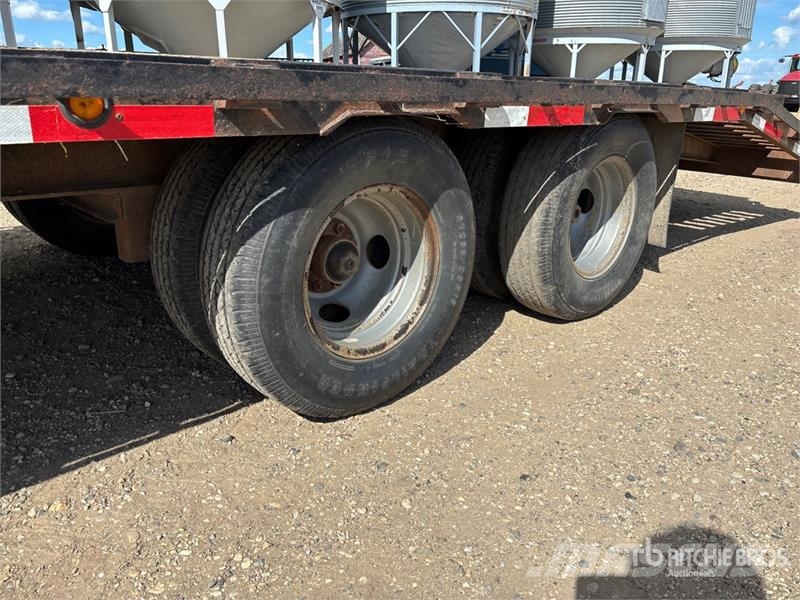 Pro-Trak 28 ft T/A Gooseneck Equipment Trailer Remolques para transporte de vehículos